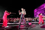 Die Fans von Harry Styles lieben seine verspielte und rebellische Persönlichkeit.