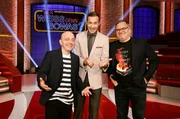 Moderator Kai Pflaume (Mitte) und seine Teamkapitäne Bernhard Hoëcker (links) und Elton.