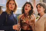 Vergnügt in der Ausstellung, v.li.: Delfina Chaves als Máxima, Annick Durán als Tristana, Valeria Alonso als Maria Pame