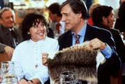 Peter und Paul "Tracht und Niedertracht". Im Bild: Gundi Ellert, Helmut Fischer.