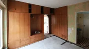 VORHER: Das alte Schlafzimmer mit Einbauschrank.
