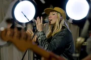 Mieze Katz, Sängerin der Band MiA., mit ihrem Song „Reisen“