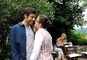 ARD STURM DER LIEBE FOLGE 1361, am Freitag (26.08.11) um 15:10 Uhr im ERSTEN. Debbie (Lea Marlen Woitack, h.) bekommt angesichts Jacobs (Andreas Thiele, l.) und Sibylles (Julia Mitrici, r.) Liebesglück Zweifel.