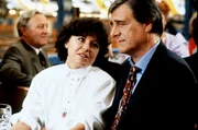 Beginn der Serie: Peter und Paul "In Gottes Namen". Im Bild: Gundi Ellert, Helmut Fischer.