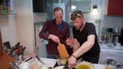 Daniel will dafür sorgen, dass Markus sich künftig selbst gesundes und günstiges Essen zubereiten kann.