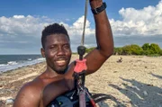 Haitianischer Kite-Lehrer (Etienne Fritz ELIEZER) in Las Terrenas/ Dominikanische Republik.