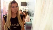Beim Brautaustatter hat die Braut Maria Schaffner mehrere Termine