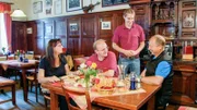 Harry Prünster im „Gasthof Kaufmann“ in Litschau.