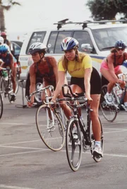 J. D. (Michael Bergin), Jessie (Brooke Burns), und Cody trainieren für einen Triathlon.