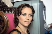 Lizzy Brenner (Kristina Bangert) muss den Tod ihres Mannes verkraften, hat aber offenbar schon einen Trostspender gefunden.