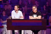 Rateteam-Kapitän Elton (r.) und der Schauspieler August Wittgenstein (l.) bilden ein Rateteam.