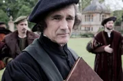 Cromwells (Mark Rylance, Mi.) Offenheit und Loyalität zu Kardinal Wolsey findet auch beim König Beachtung.