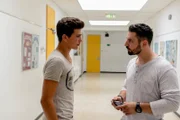 (v.li.): Fabian Zahrl (Klaas Brauner), Murathan Muslu (Valentin „Itchy“ Janusovic).