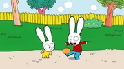 Am Ende des Tages ist Simon (r.) doch froh, seinem Bruder Franz (l.) seine neu gelernten Balltricks zu präsentieren.