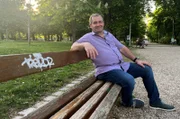 Klaus aus Baden-Württemberg hat sich für eine Komplettsanierung seiner Zähne in Ungarn entschieden. Nach langer Anreise ist er endlich in Budapest angekommen.