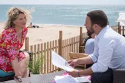 Candice Renoir (Cécile Bois, l.); Antoine (Raphaël Lenglet, r.)