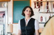 Resi Gröschel (Eva-Maria Reichert) ist immer noch geschockt über den Tod ihres Mannes und beteuert, dass ihr Mann keine Feinde hatte.