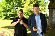 Vanessa (Julia Augustin) und Ben (Jörg Rohde) sind ausgebremst, als Johannes ihr Angebot ausschlägt.