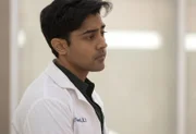 Kann Dr. Devon Pravesh (Manish Dayal) dem Chaos in der Notaufnahme nach einem Busunfall standhalten?