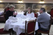 Muss Gordon Ramsay (l.) den Besitzern die schlechte Nachricht überbringen, dass er ihrem Restaurant nicht helfen kann?