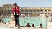 Hydrogeologe Dr. János Szanyi vor einem Bassin des weltberühmten Széchenyi-Bades in Budapest.