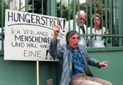 (v.li.): Herbert Fux (Sebesta), Peter Janisch (Oberarzt am Steinhof), Sigrid Farber (Pflegerin am Steinhof).