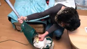 Jane (36) wirbelt gerne durch ihr gemütliches Heim und kümmert sich um den Haushalt. In Madeleines Wohnung stößt sie auf ganz neue Herausforderungen.