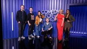 Julia Gámez Martin zusammen mit Maxi Gstettenbauer, Doktor Pop, Christian Schulte-Loh, Christiane Olivier und Negah Amiri im Studio bei "Comedy for Europe".