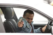 An einer Autobahn retten Semir (Erdogan Atalay) und sein Kollege eine verwirrte Frau, die offenbar ihr Gedächtnis verloren hat und unter Schock steht. Plötzlich wird der Dienstwagen beschossen, offenbar haben es die Täter auf die Frau abgesehen...