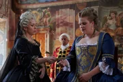 Zuzana Stivínová (Elizabeth, li.), Stefanie Reinsperger (Maria Theresia).