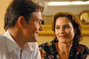 Nicht dass Frau Stockl (Marisa Burger) dem Ersatz-Kommissar Torsten Voß (Robert Lohr) tatsächlich schöne Augen macht, aber einmal soll er doch für sie als Freund einspringen.