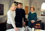 ARD ROTE ROSEN FOLGE 1518, am Freitag um 14:10 Uhr im ERSTEN. Sönke (Bo Hansen, M.) und Johanna (Brigitte Antonius, r.) sorgen sich um Jule, die bei der Nachricht von Claudias Tod einen Schock erleidet.