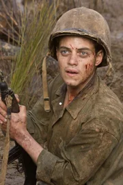 Gerät ins Kreuzfeuer: Snafu (Rami Malek) ...