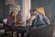 Emma (Cristina do Rego, li.), Svenni (Sina Tkotsch, mi.), Urs (Jan van Weyde, re.).