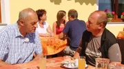 Harry Prünster im Wandergasthaus zur Haltestelle in Lasberg.