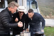 Fred Sirieix (r.), Gino D'Acampo und Gordon Ramsay (l.).