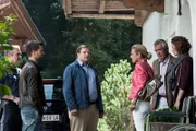 v.li.: Kroisleitner (Ferry Öllinger), Lukas Roither (Jakob Seeböck), Manuel Hubmann (Michael A. Grimm), Gräfin Schönberg (Andrea L'Arronge), Hannes Kofler (Heinz Marecek), Mirijam Weissenbach (Marthe Lola Deutschmann).