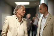(v.li.): Franz Buchrieser (Paul Schweikhart), Paul Matic (Dr. Seiler).