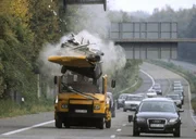 Bei einer wüsten Verfolgungsjagd kommt es zum einem Massencrash auf der Autobahn.