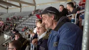 Für Dieter und seinen jüngsten Sohn Lars steht heute unterdessen ein sportlicher Ausflug an. Das Vater-Sohn-Duo zieht es zum Eishockey.