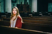 Zoe Moore (Marie Becker).