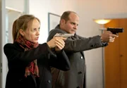 Können Julia Klug (Friederike Kempter, l.) und Johannes Sonntag (Matthias Klimsa, r.) das Schlimmste verhindern?