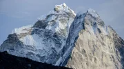 Blick auf die Berggipfel.
