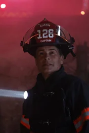 Owen Strand (Rob Lowe)