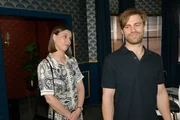 Julian (Onno Buß) wird bewusst, dass Matilda (Anna-Katharina Fecher) trotz seiner Drohung nicht einlenkt.