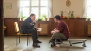 Timmermann (Mathias Junge) hört sich im Dorf um. Was ist dran an den Fremdgehgerüchten über Hennig Peters? Kneipenbesitzer Thomas Brehm (Rainer Piwek) hält Henning Peters für keinen treuen Ehemann. Zudem hat der Wirt gesehen, dass es zwischen dem Opfer und Nachbar Björn Weise am Tatabend Ärger gab. Was war da los?