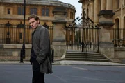 Endeavour Morse (Shaun Evans) ermittelt im Fall Coke Norris. Der Professor wurde Opfer eines Unfalls mit Fahrerflucht. Doch Morse zweifelt, dass es sich dabei um einen normalen Autounfall handelt.