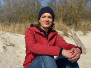 Lena Ganschow am Ostseestrand.