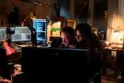 Billie Vebber (Constance Gay) und Antoine Chappard (MichaÎl Erpelding) haben mit ihrer illegalen Initiative "Citoyens au Pouvoirì Geld der Firma Tellum an gemeinnützige Organisationen gespendet, bis nun der Geldfluss gestoppt wurde.