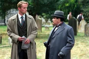 v.l.n.r. Roddy Winter (Rupert Penry Jones) und Poirot (David Suchet)